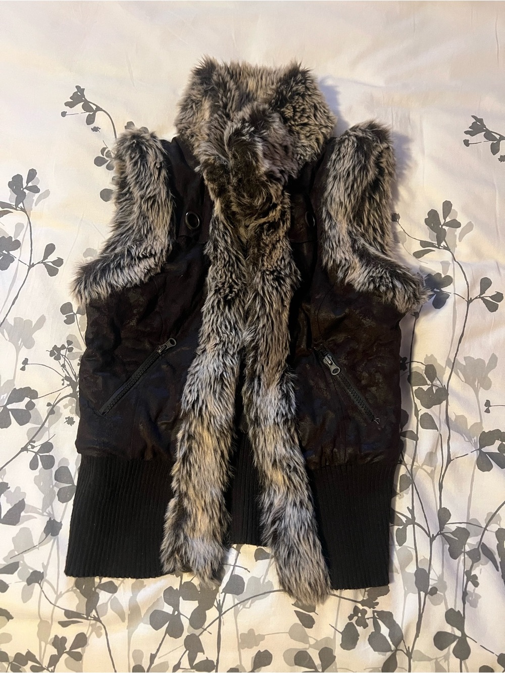 Early 2000s Faux Fur Trim Brow Vest - Women Jackets & Coats